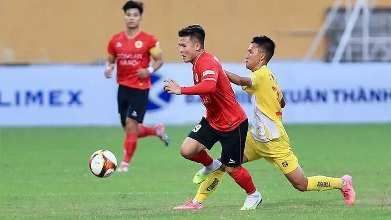 Giải V.League 1 diễn ra với sự tranh tài của nhiều đội bóng nam